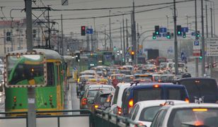 Poznań: Obywatel Mołdawii chodził po mieście z ostrym narzędziem. Niszczył samochody