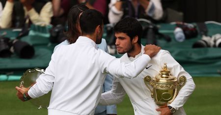 Wielki mecz w finale Wimbledonu. Bohaterowie mogli liczyć na wsparcie pięknych partnerek
