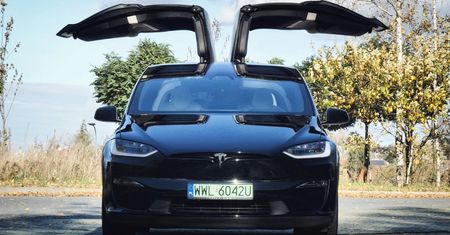 Całkowite zaskoczenie! Tesla zamieni flagowe modele S i X na roboty
