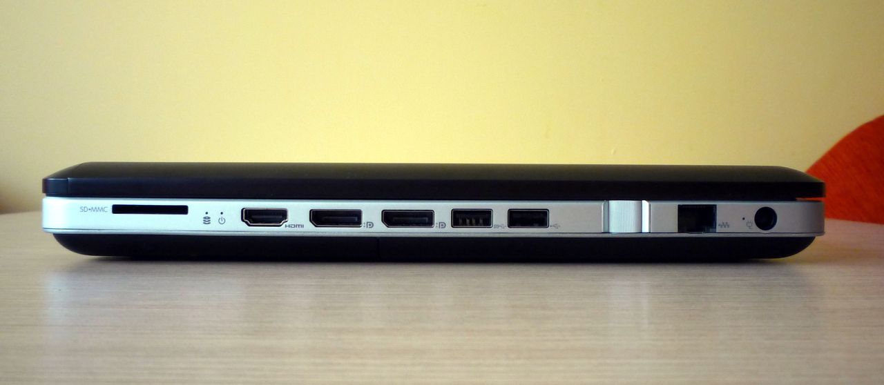 HP Envy 17-3030ew - ścianka prawa (czytnik kart pamięci, HDMI, 2 x DisplayPort, USB 3.0, USB 2.0, LAN, zasilanie)