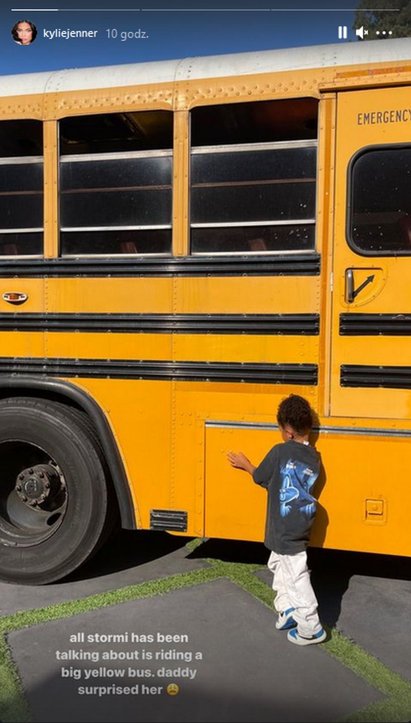 Stormi dostała autobus szkolny