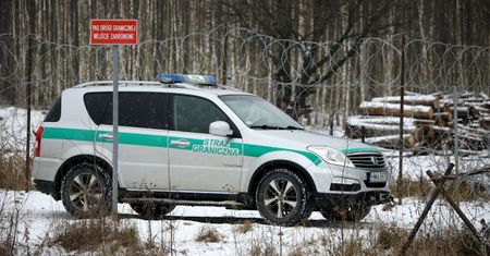 Białoruskie służby rzucały w Polaków kamieniami. 28 migrantów przekroczyło granicę