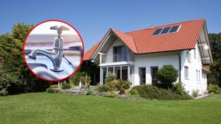 Wyjechali na dwutygodniowy urlop. W tym czasie woda z kranu zalewała im garaż