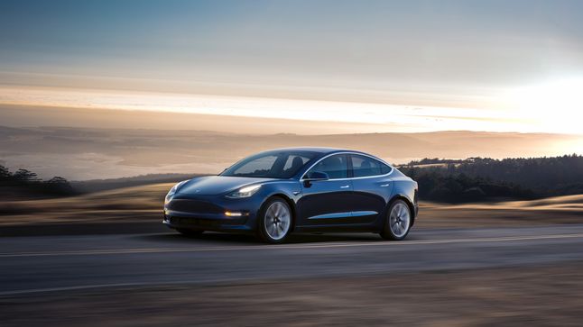 Tesla Model 3 to najtańszy samochód amerykańskiego producenta.