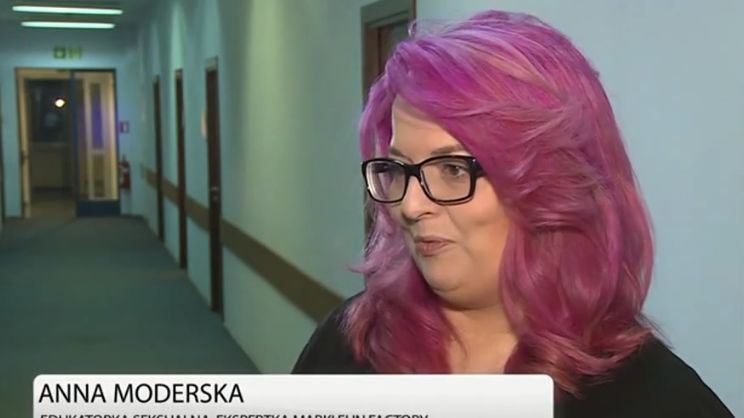 Gdy do naszej sypialni wkrada się nuda warto znać kilka sposobów na rozbudzenie pożądania 