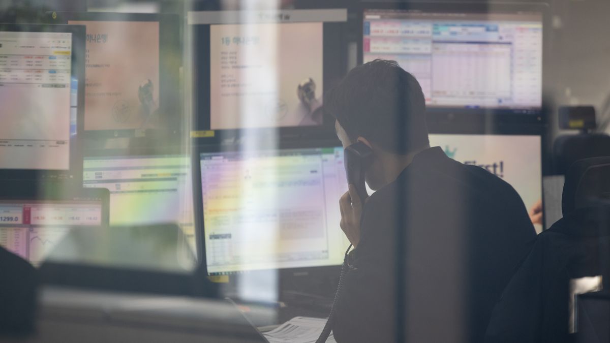 A foreign currency dealer works in a dealing room of Hana Bank in Seoul, South Korea, on Monday, Nov. 6, 2023. South Korean stocks surged after regulators reimposed a full ban on short-selling for about eight months, a controversial move that authorities said was needed to stop illegal use of a trading tactic deployed regularly by hedge funds and other investors around the world. Photographer: SeongJoon Cho/Bloomberg via Getty Images