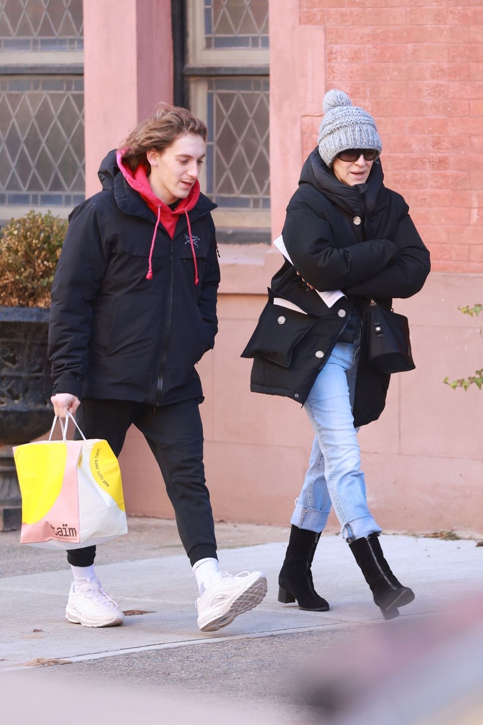 Sarah Jessica Parker maszeruje ulicami Nowego Jorku z 19-letnim synem