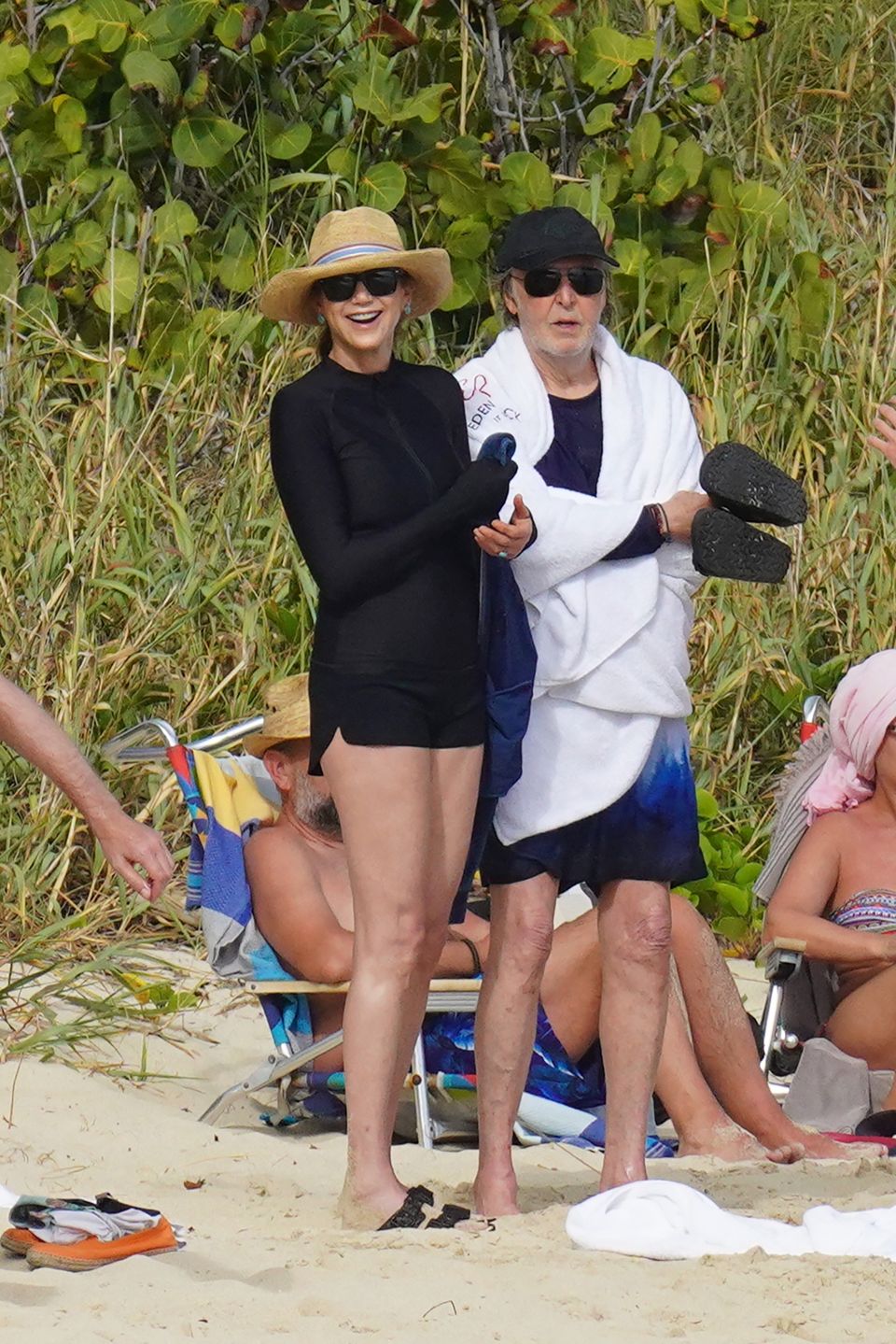 79-letni Paul McCartney i jego żona Nancy Shevell taplają się w Morzu Karaibskim