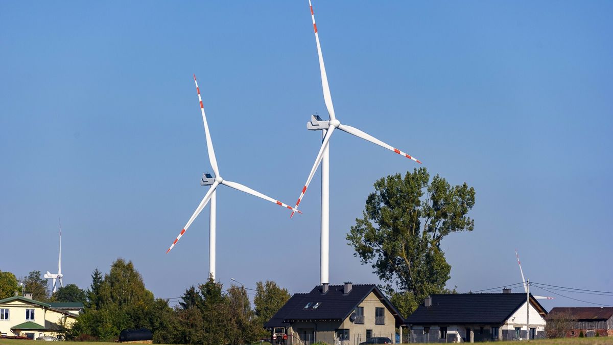 Farma wiatrowa. Elektrownia wiatrowa nad polskimi domami