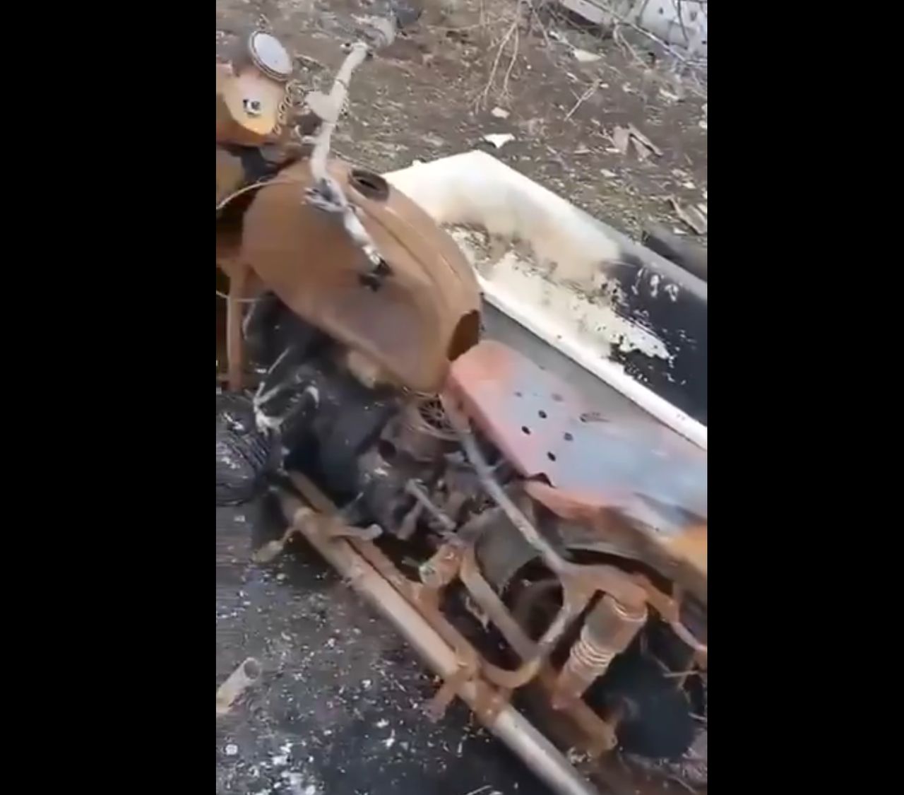 Scrap metal ingenuity: Russians turn bathtubs into sidecars
