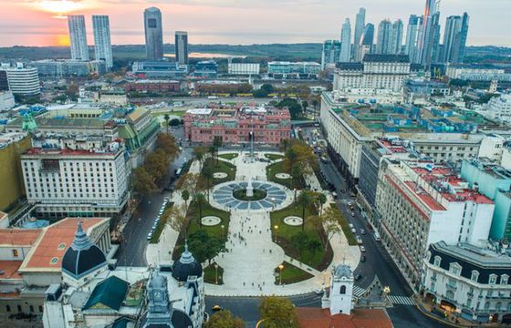 Prognozy: 60-procentowa inflacja, 15 proc. klasy średniej "w strefie ubóstwa"