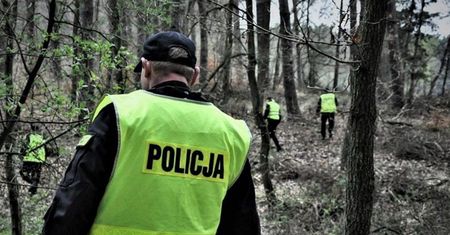 Rolnik zgwałcił pracownika w lesie. Rusza proces zazdrosnego męża