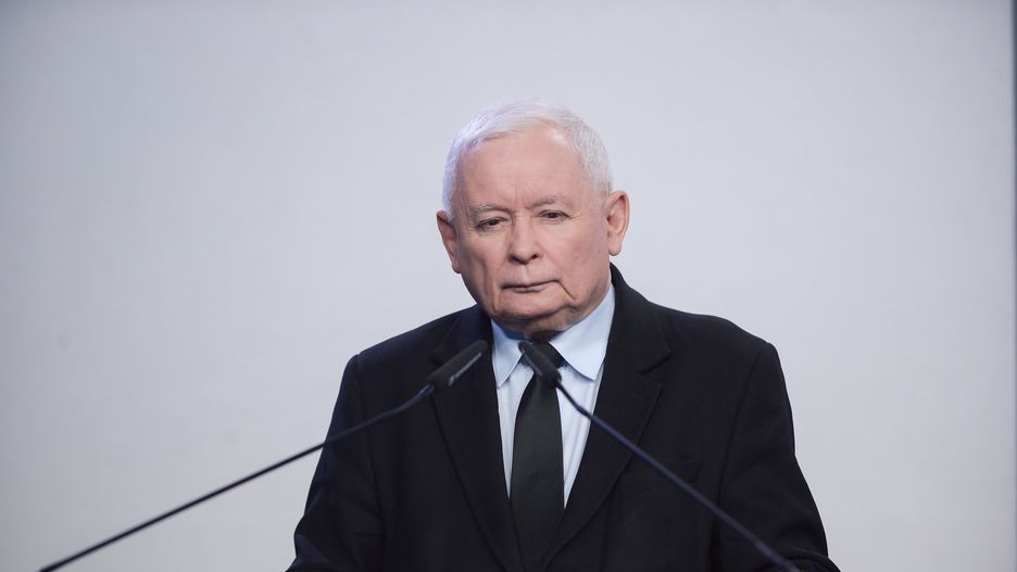 Warszawa, 13.02.2024. Prezes PiS Jarosław Kaczyński na konferencji prasowej w siedzibie PiS w Warszawie, 13 bm. (aldg) PAP/Marcin Obara