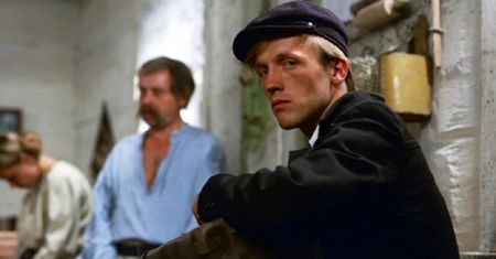 Jak dobrze znasz kultowe polskie filmy z lat 80.? Sprawdź się