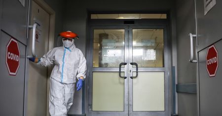 Koronawirus. Zarażony pracownik pogotowia ratunkowego. Dziewięć osób na kwarantannie