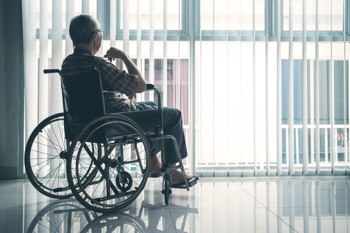 Ataksja rdzeniowo-móżdżkowa w ciągu 10 lat może doprowadzić do konieczności korzystania z wózka inwalidzkiego.