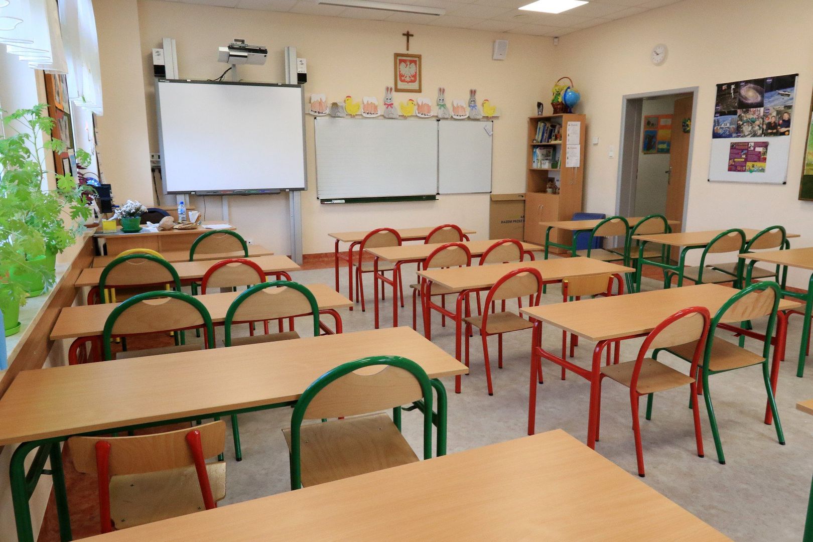 Różnica między propozycją rządu a postulatem ZNP sięga więc nawet 5500 zł brutto w skali roku.