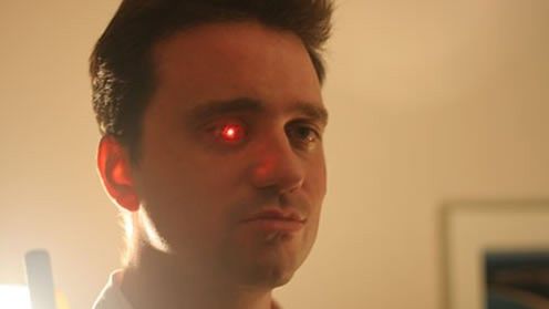 W końcu został cyborgiem z czerwoną LED w oku 1