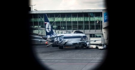 Miał lecieć na Cypr, a wylądował w areszcie za niezapłacony mandat
