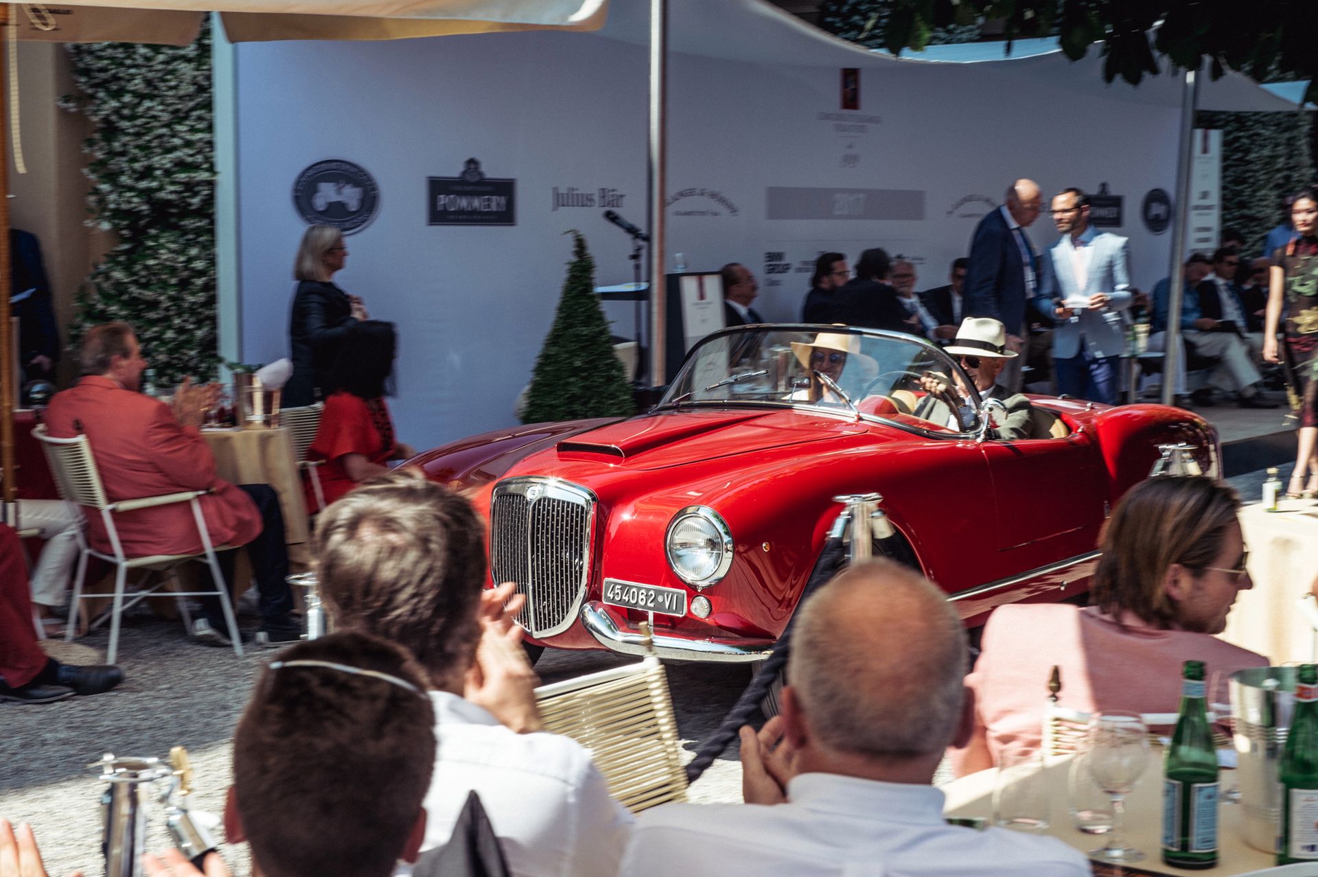 Lancia Aurelia B24 przejazd podczas parady.