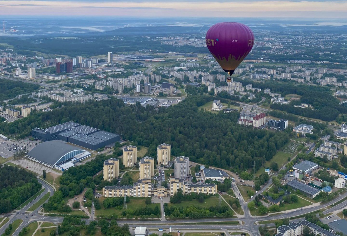 Lot balonem odbywa się wczesnym rankiem 