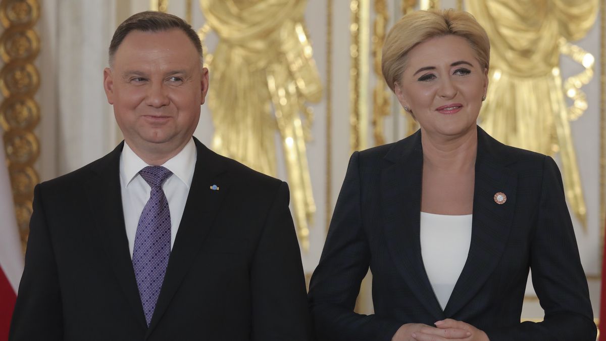 03.05.2022. Warszawa. Zamek Krolewski. Obchody Swiata Narodowego Trzeciego Maja z udzialem Pary Prezydenckiej. Wreczenie odznaczen panstwowych. n/z Andrzej Duda, Agata Kornhauser-Duda