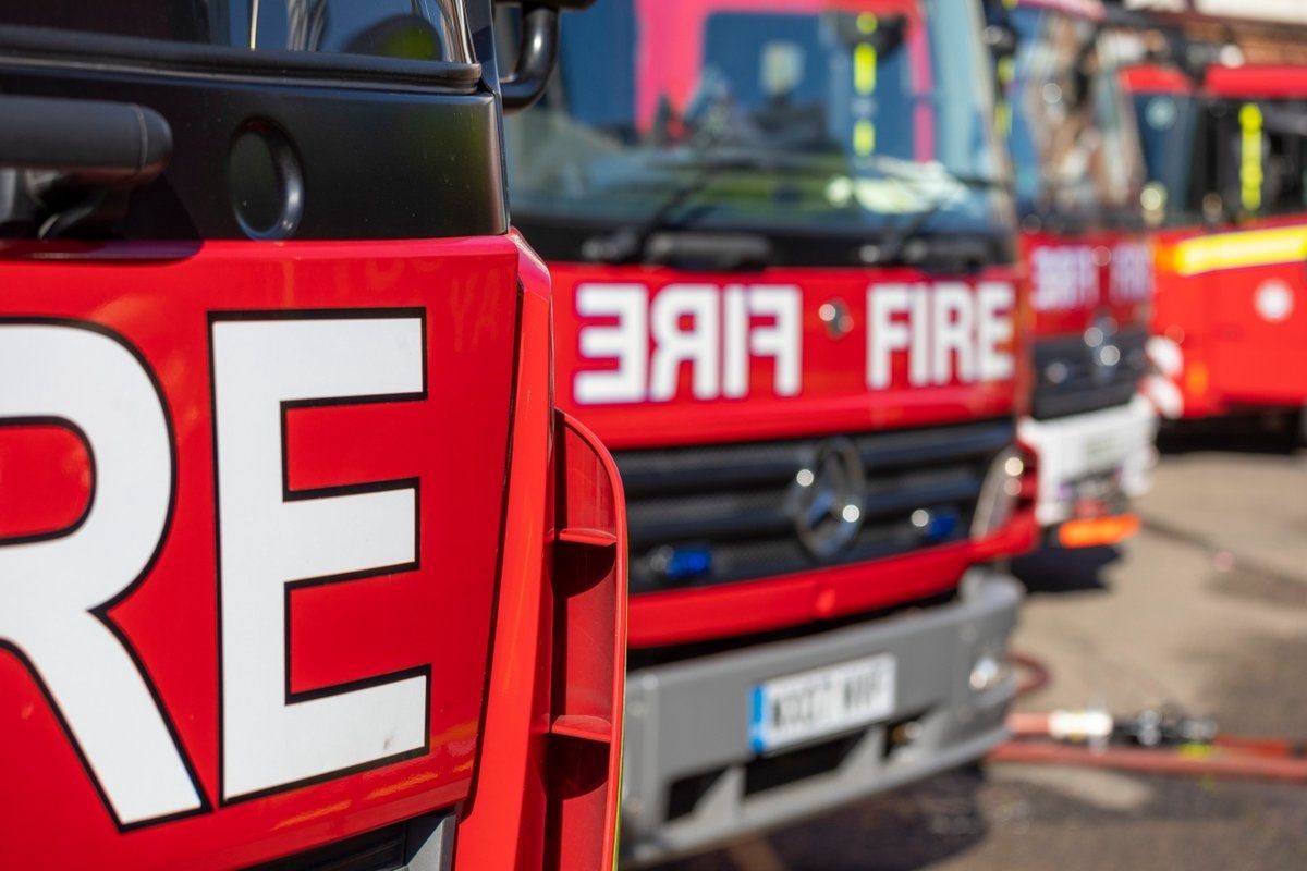 W gaszeniu pożaru w Sutton uczestniczyło 60 strażaków (Fot. Twitter/London Fire Brugade)