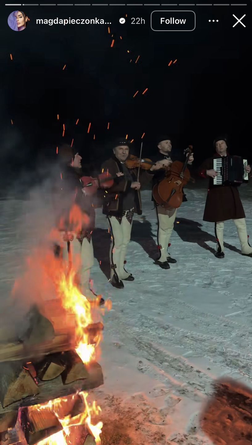 Magda Pieczonka na ognisku w Zakopanem