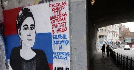 Serbowie opłakują Darię Duginę. Mural w Belgradzie, nagłówki w Moskwie