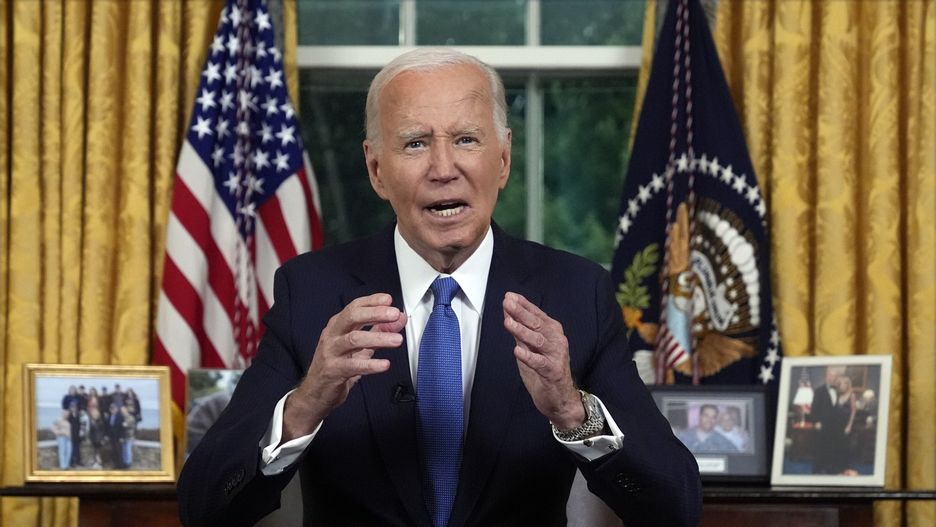 US President Biden address the nation after dropping out of the presidential race
epa11494997 US President Joe Biden addresses the nation from the Oval Office of the White House in Washington, DC, USA,, 24 July 2024. Biden spoke about his decision to drop out of the  2024 presidential race.  EPA/EVAN VUCCI / POOL 
Dostawca: PAP/EPA.
EVAN VUCCI / POOL