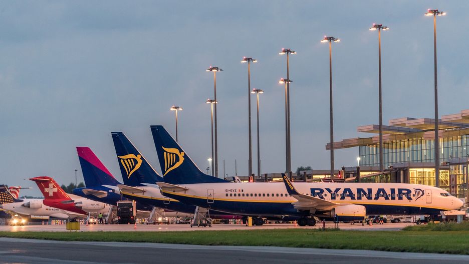 lotnisko port lotniczy wrocław samolot ryanair