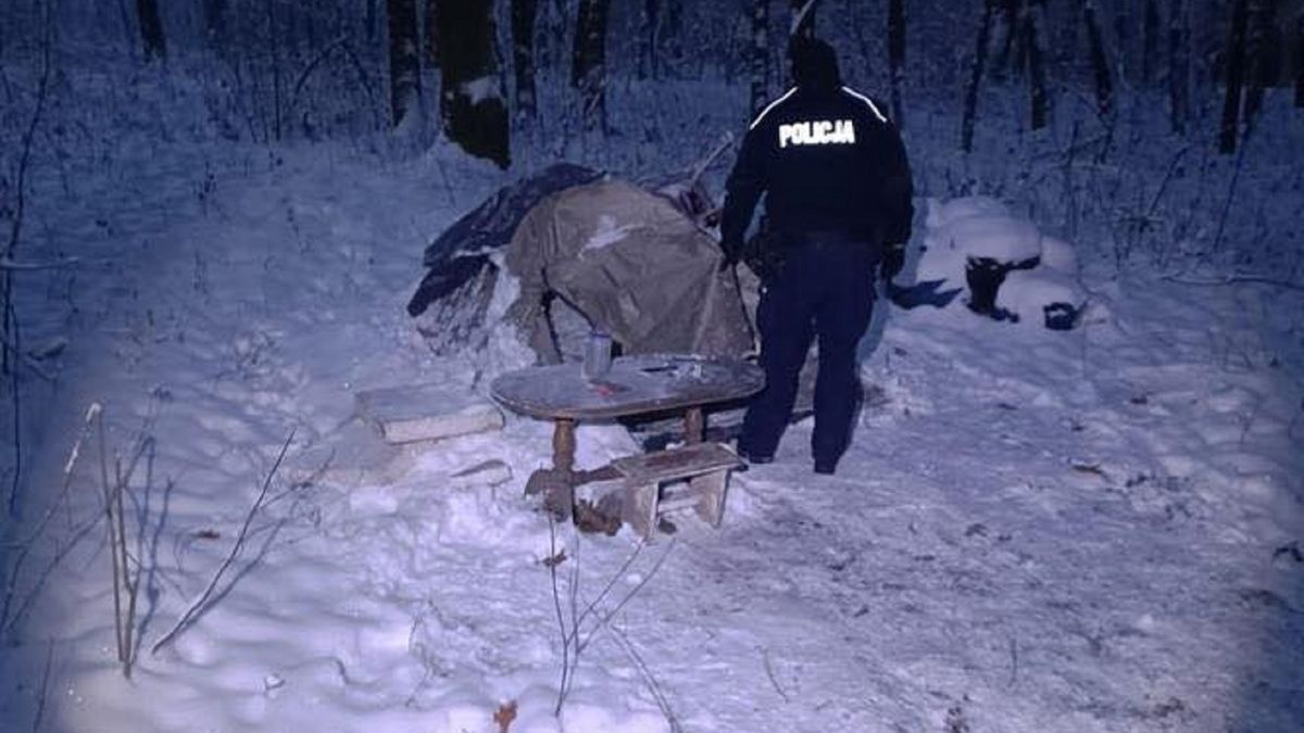 Policjanci znaleźli mężczyznę w zaroślach
