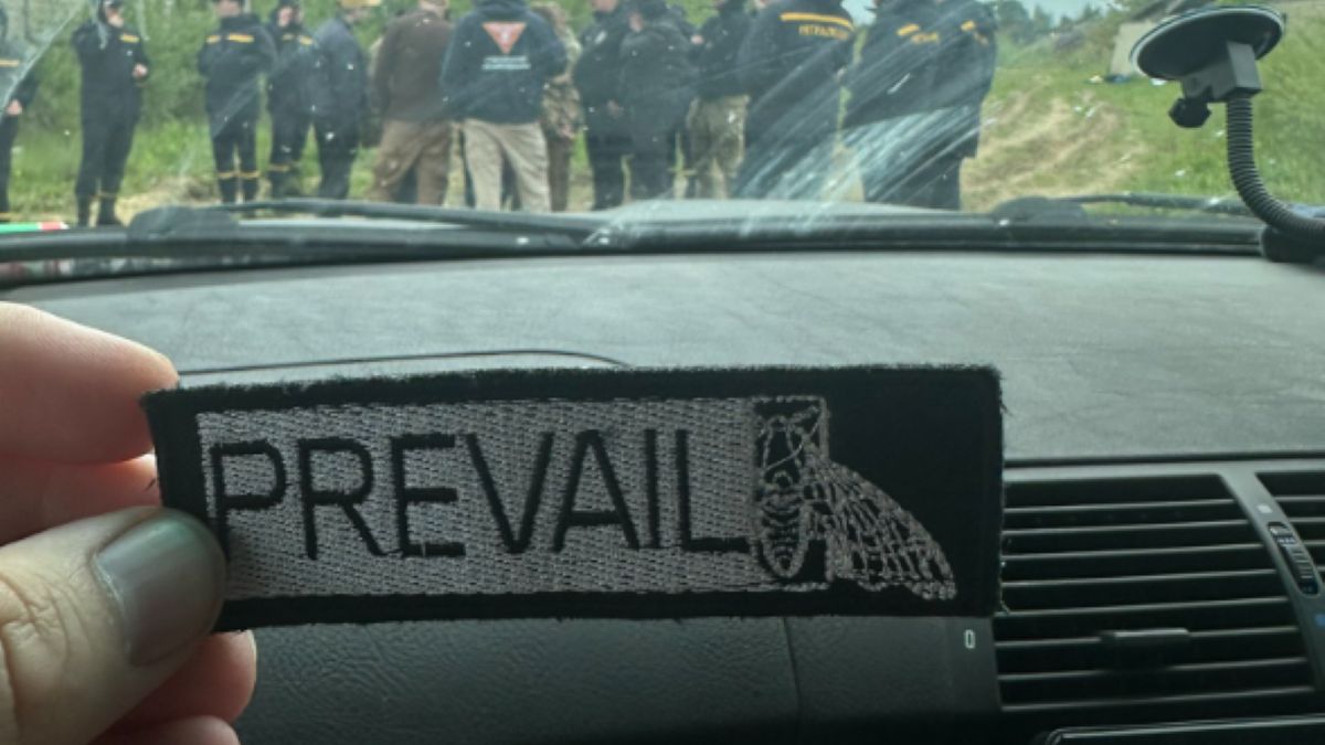 Logo organizacji, w której działał australijski żołnierz