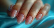 French manicure z przezroczystą końcówką? Jest nowy trend na lato!