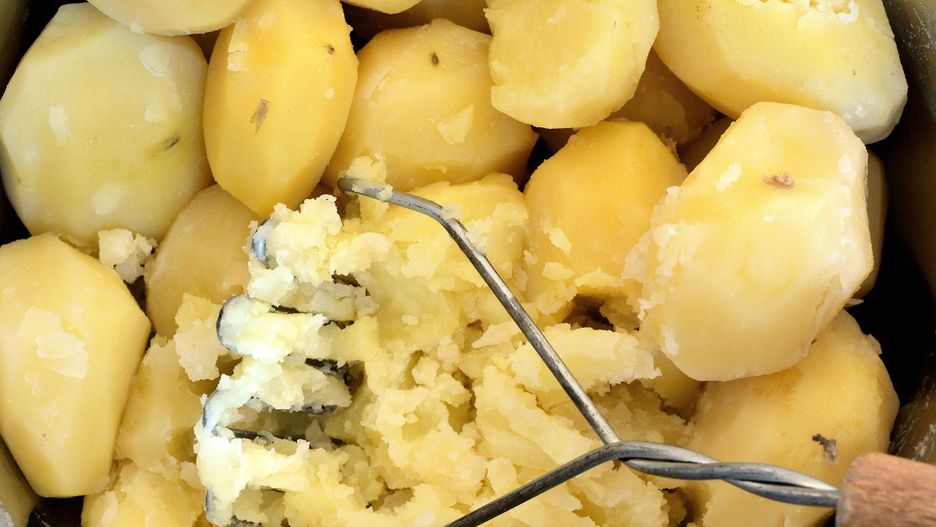 Ziemniaki po ugotowaniu często szarzeją
