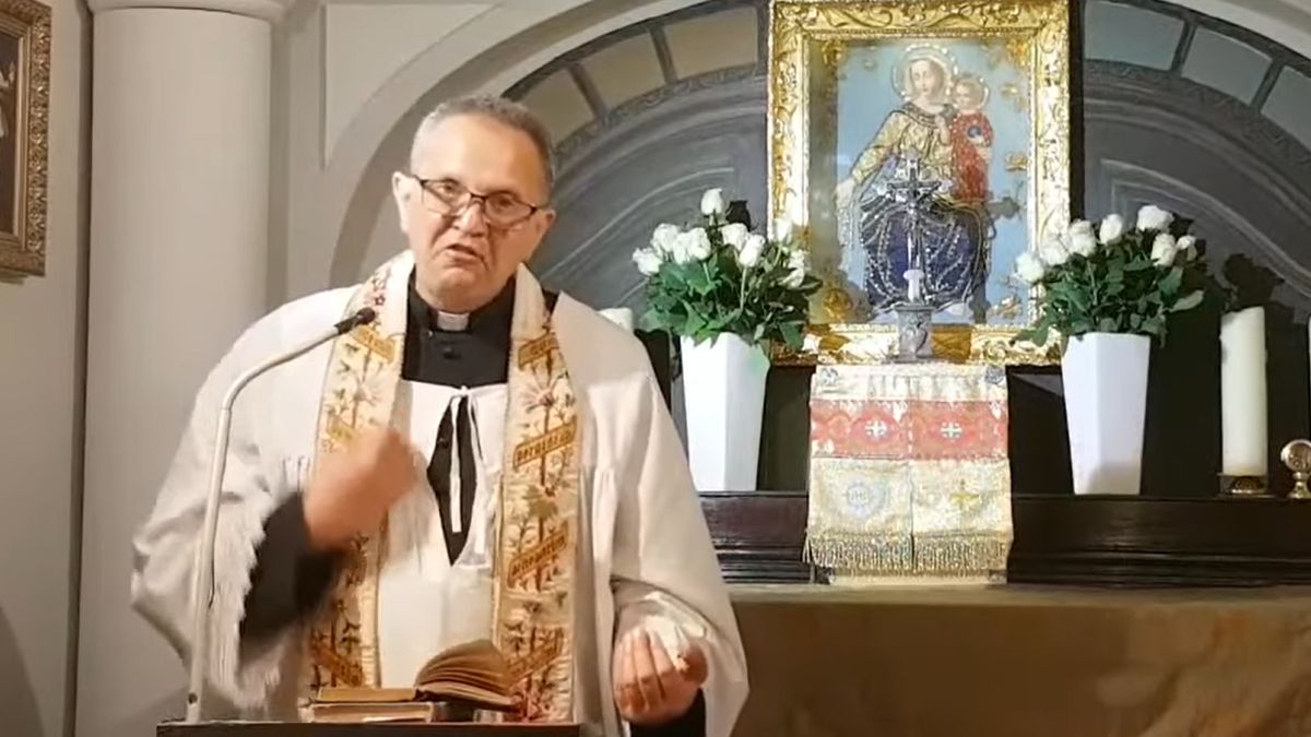 Ks. Woźnicki kpi z pieśni "Barka".