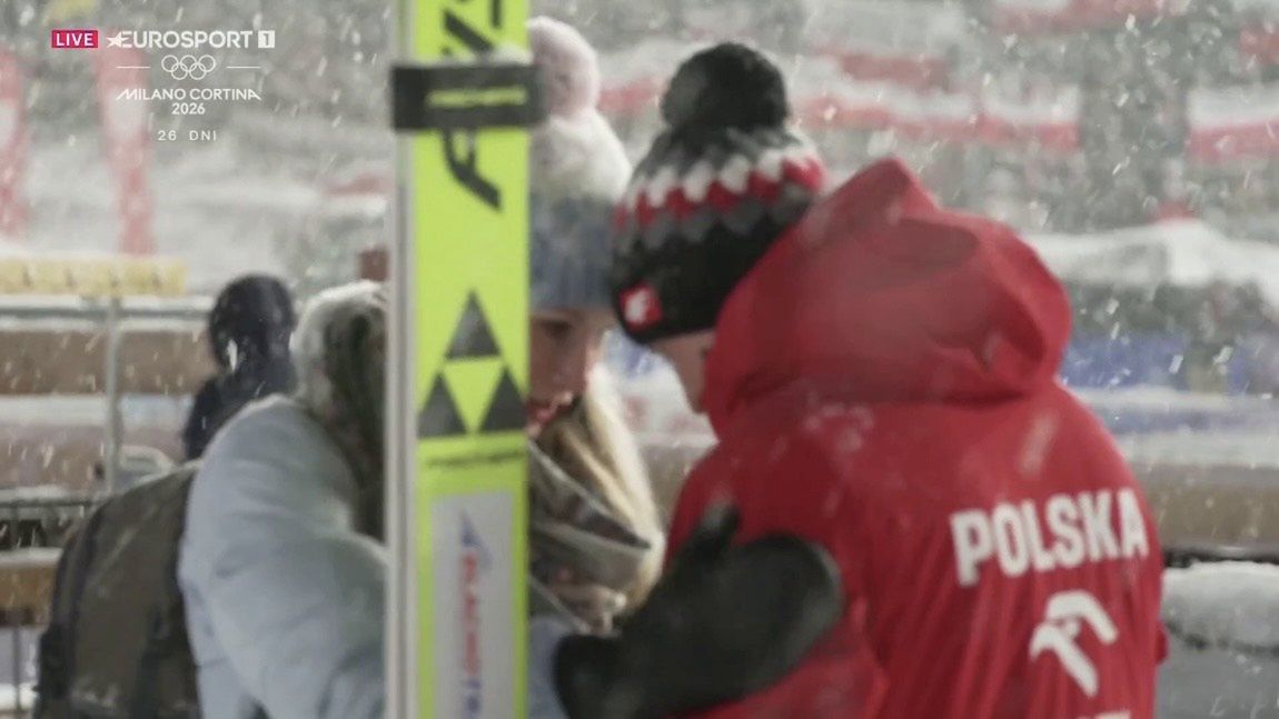 Kamil Stoch w objęciach żony 