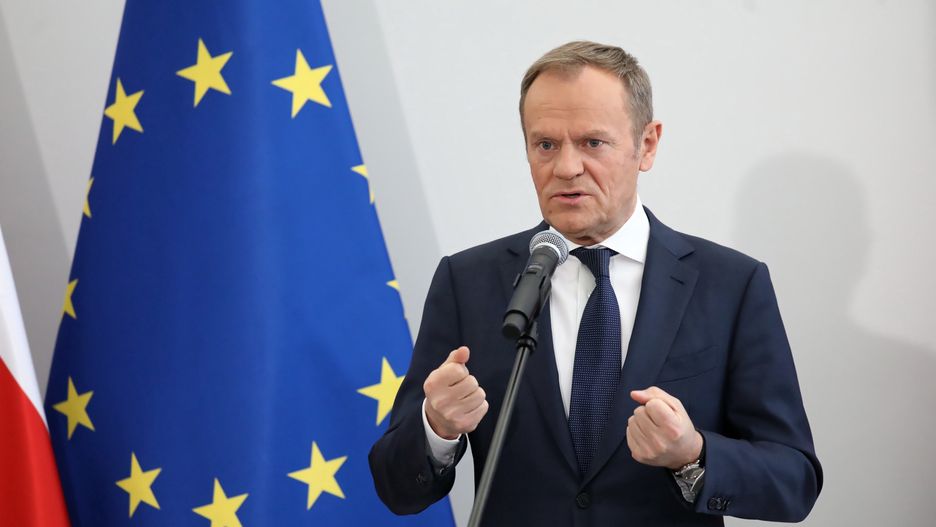 Warszawa, 03.03.2022. Przewodniczący Platformy Obywatelskiej RP Donald Tusk podczas konferencji prasowej w Senacie w Warszawie, 3 bm. W Sejmie rano zebrał się klub parlamentarny Koalicji Obywatelskiej, który miał się zająć rządowym projektem ustawy o obronie ojczyzny. (mr) PAP/Tomasz Gzell