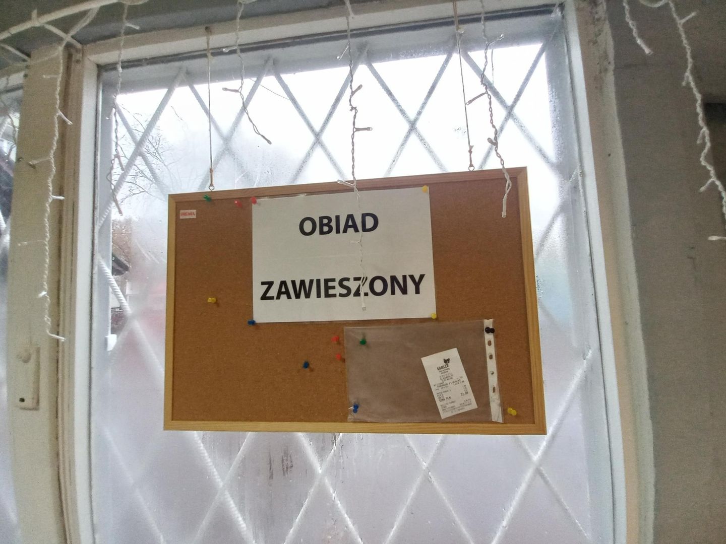 Dzisiaj już mało kto przychodzi na miejsce, żeby "zawiesić paragon" 