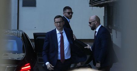 Morawiecki ma walczyć o koalicję z PSL i rozliczyć Tuska. Narady współpracowników szefa rządu