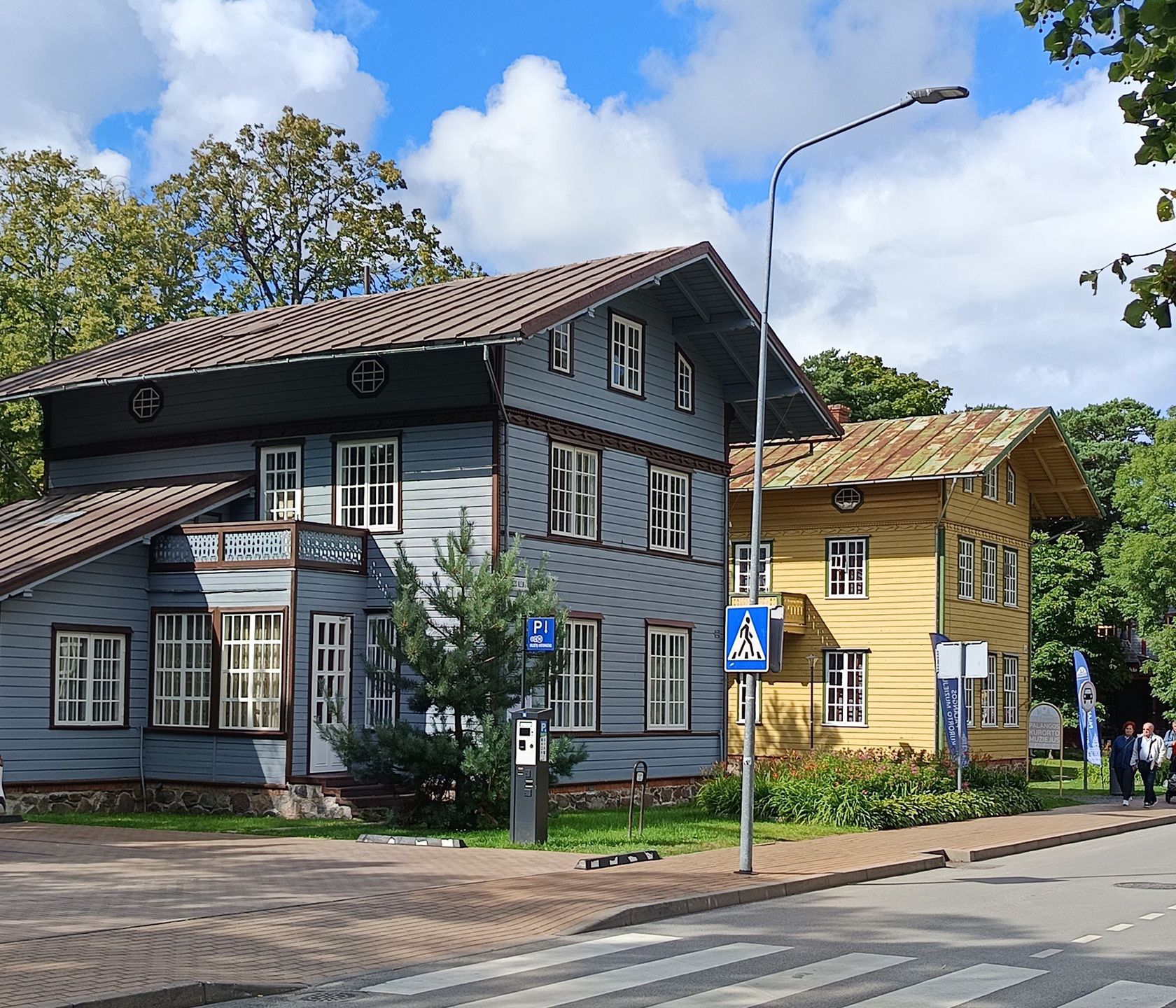 Romeo i Julia to budynki oddające klimat architektury w Palandze.