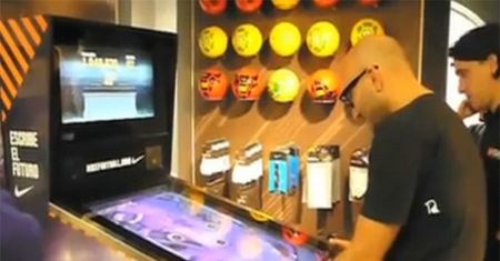 Pinball z ogromnego ekranu LCD od Nike [wideo]