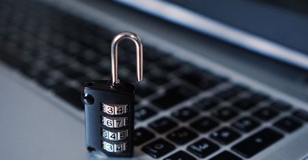 Kolejna granica przekroczona. Będą blokować strony internetowe?