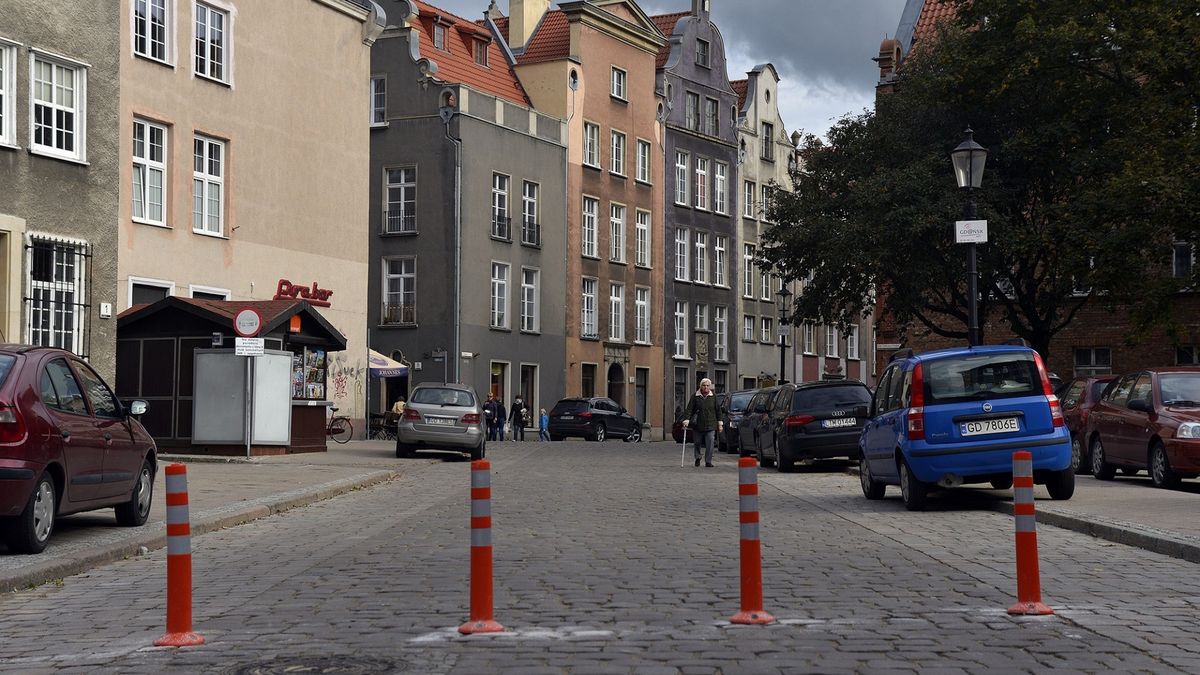 Zamykanie ruchu w Gdańsku (fot. Przemek Świderski/Reporter)