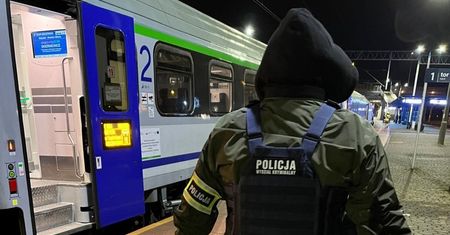 250 minut opóźnienia! Pasażerowie musieli nagle opuścić pociąg