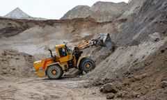 Najechał na pracownika ładowarką. 30-latek nie żyje