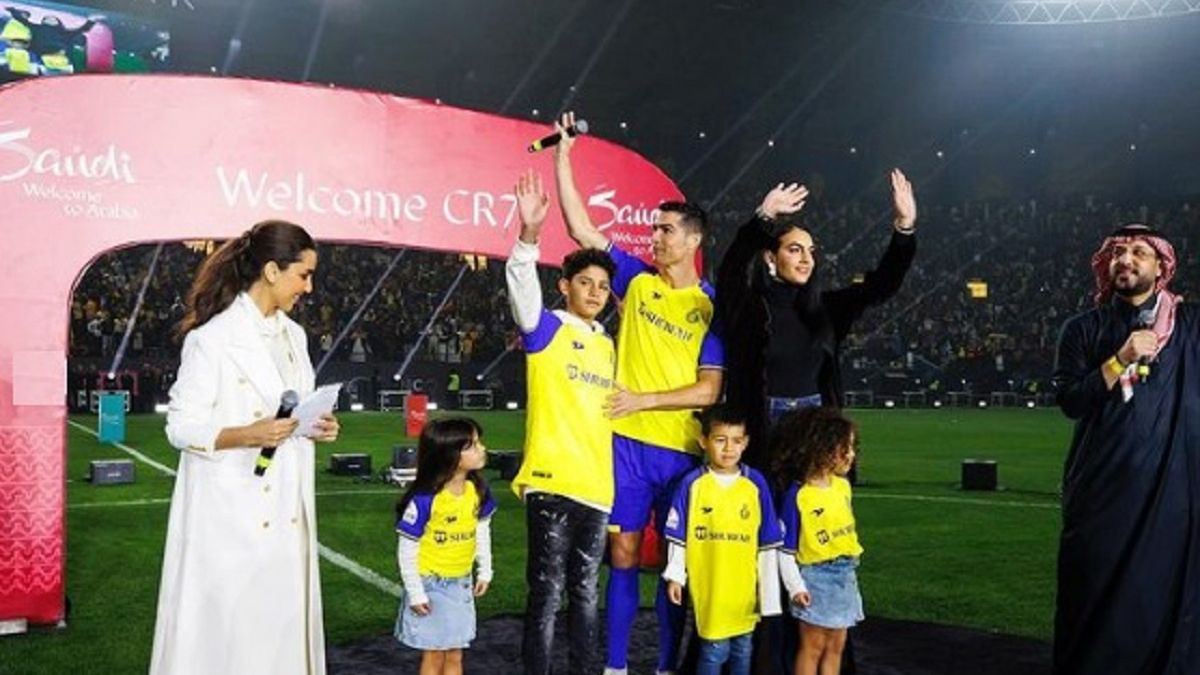 Cristiano Ronaldo w czasie prezentacji w Al-Nassr.