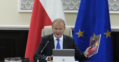 "Dorobił się porszaka, a do partii przylepia syf". Wściekłość i szukanie winnych w KO