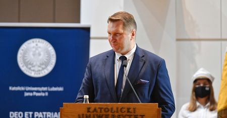 Czarnek wygłosił wykład. Mówił o podważaniu legalności TK i definicji małżeństwa