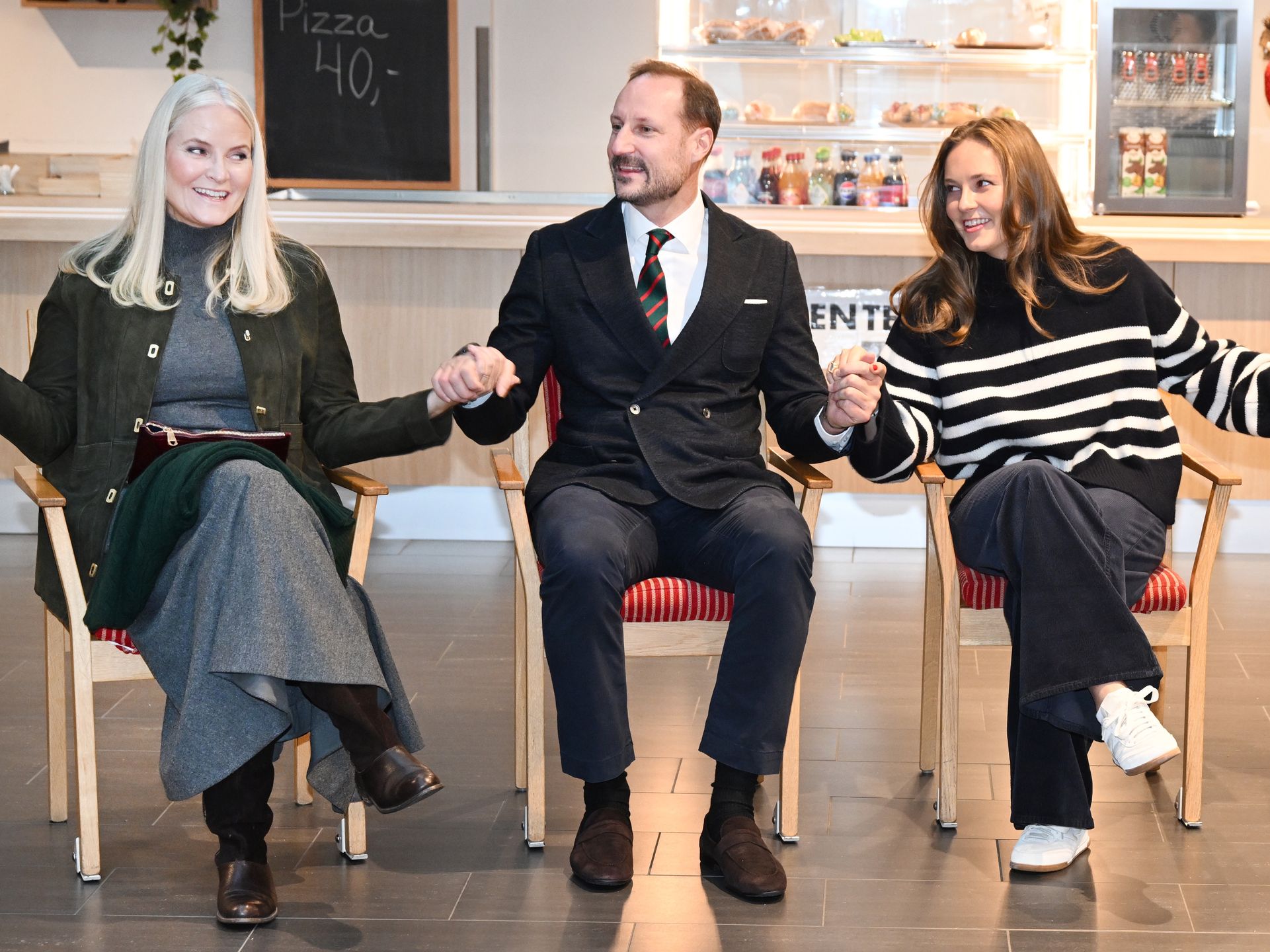  Księżna Mette-Marit, książę Haakon z  córką Ingrid Alexandrą